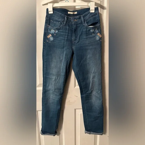 SOLD - Mid Rise Skinny Floral Embroidered Levi’s Jeans - Picture 3 of 8